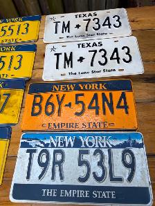 11 Vintage Plastic TV PROPS Licence Plates ! - Photo 4