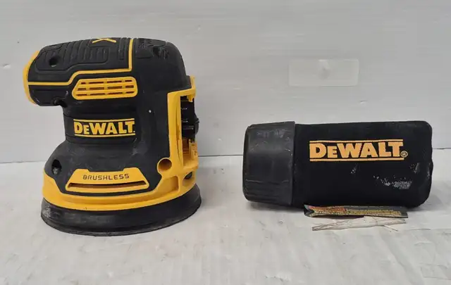 (N9749671) DeWalt DCW210 Random Orbit Palm Sander