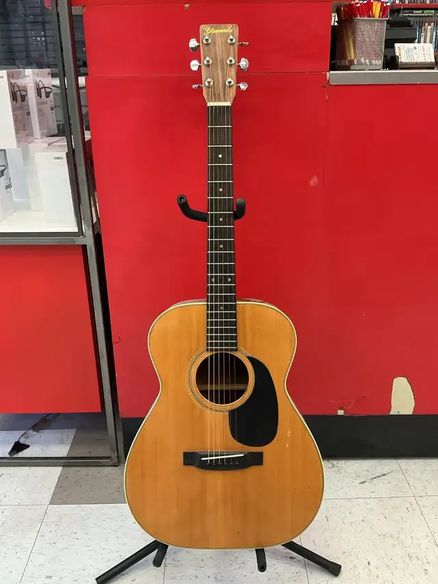 Guitare acoustique Yamaki
