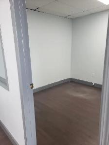 ✨ Multiple Office Spaces Available – Rent Today ✨ - Photo 10