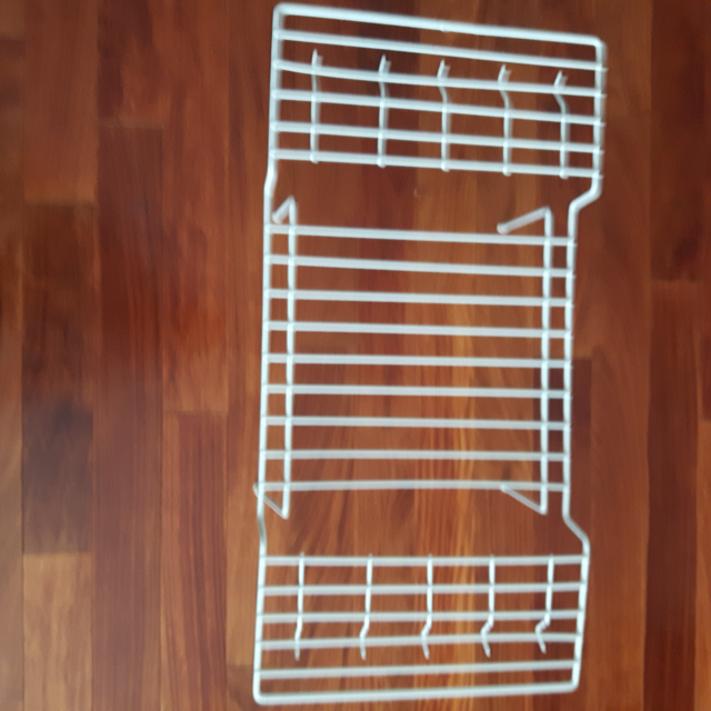 1RANGE-VAISSELLENEUF 20'LONx10'LARx6'HAU À ARMOIRE CUISINE$15.00
