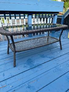 Plastic wicker outdoor coffee table - Photo 3