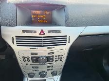 2009 Saturn Astra Manual Low KM One Owner Vehicle Heated Seats - Photo 14