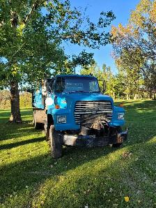 Ford 1992 Tandem Truck For Sale - Photo 2