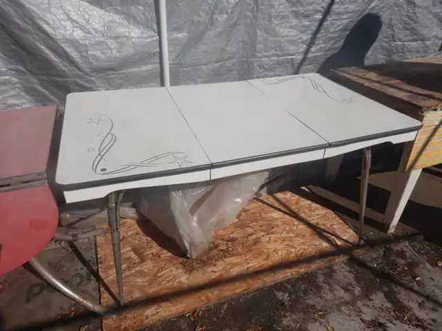 VINTAGE KITCHEN TABLE