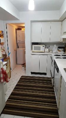 Nice Large Room with own private Bathroom in a well kept condo - Photo 3
