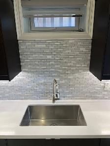 FULLY RENOVATED BACHELOR SUITE | PRIVATE ENTRANCE   LAUNDRY - Photo 3