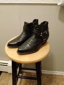 Cowboy boots men's. Size 7