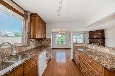 $1950/mo 2 Bedroom Main Floor Suite - Photo 9