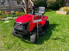 Lawn Tractor - Like new! - Photo 2