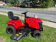Lawn Tractor - Like new! - Photo 3