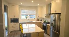 FULL HOUSE w/ AC: 3-BED   Den, Bonus Room and Pool Access - Photo 3
