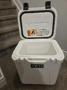 YETI roadie 24 hard cooler 2.0 W/shoulder strap Brand new - Photo 4