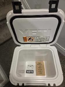 YETI roadie 24 hard cooler 2.0 W/shoulder strap Brand new - Photo 5