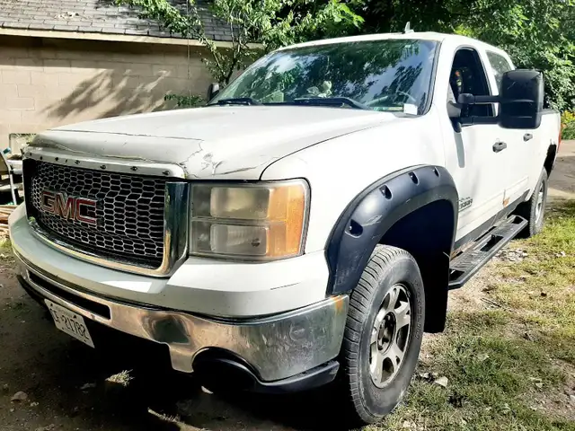 2011 GMC SIERRA Nevada Edition 4x4 Crew Cab with CHROME STEPS!!