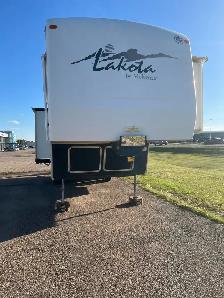 2002 Lakota 29RLT Fifth Wheel