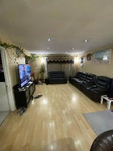 House for Rent (Islington & Finch W) (VEGETARIAN) - Photo 2