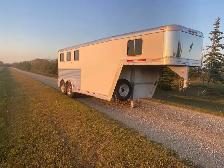 Horse trailer - Photo 2