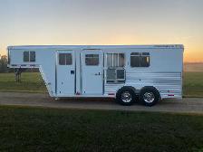 Horse trailer - Photo 3