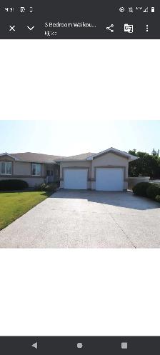 Beautiful 3 Bedroom Walkout basement suite available October 1
