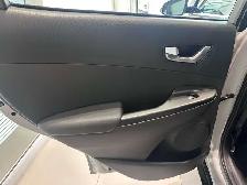 2022 Hyundai KONA PREFERRED | SUN & LEATHER | AWD | 1 OWNER - Photo 27