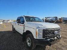 2023 Ford F-350 Super Duty - Photo 2