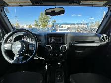 2017 Jeep WRANGLER UNLIMITED Sahara 4WD | Command Start | Revers - Photo 13