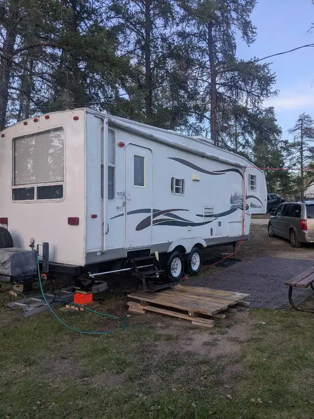 2004 Wildwood RLSS 5th Wheel