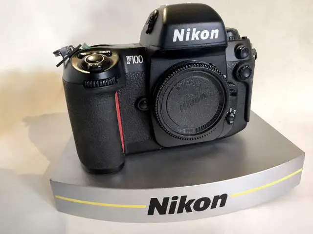 Nikon F100 - body only