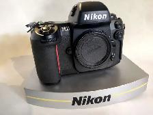 Nikon F100 - body only