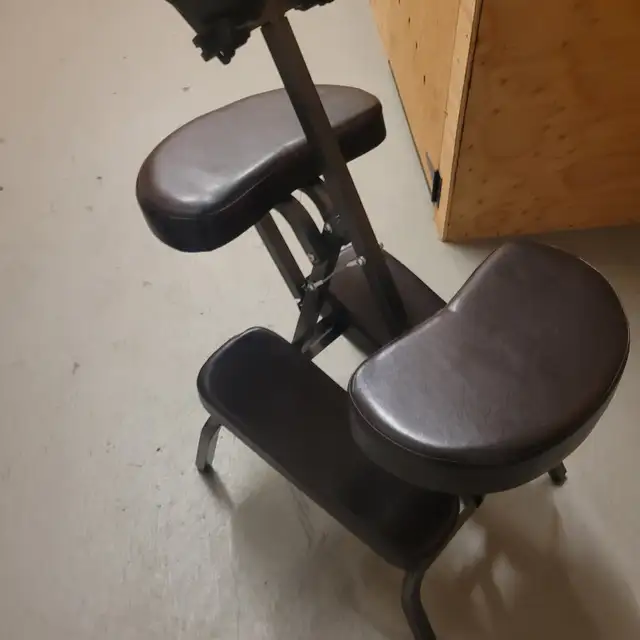 PORTABLE MASSAGE CHAIR