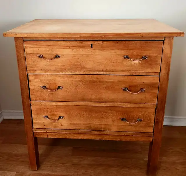 Superbe Commode 1931-1951 bois St-Lauwrence Furniture Co. $425