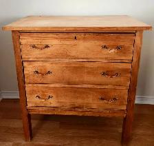 Superbe Commode 1931-1951 bois St-Lauwrence Furniture Co. $425