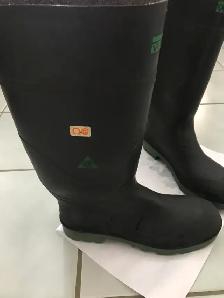 Steel Toed Men's size 10 work rubber boots