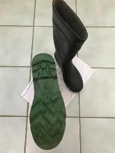 Steel Toed Men's size 10 work rubber boots - Photo 2