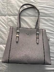 Guess purse, light grey, great condition