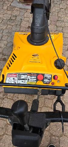 Cub Cadet 1X 22 Snow Blower - Photo 4