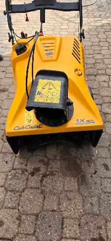 Cub Cadet 1X 22 Snow Blower - Photo 5