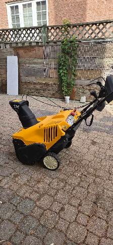 Cub Cadet 1X 22 Snow Blower - Photo 7
