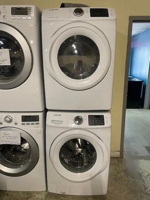 Laveuse sécheuse frontales blanches Samsung ( remis a neuf )