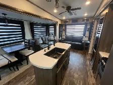 Luxury Bunkhouse Fifth Wheel - Photo 4
