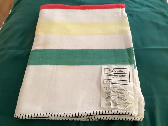 DRAPS  FLALANETTE  HUDSON’S BAY   NEUFS