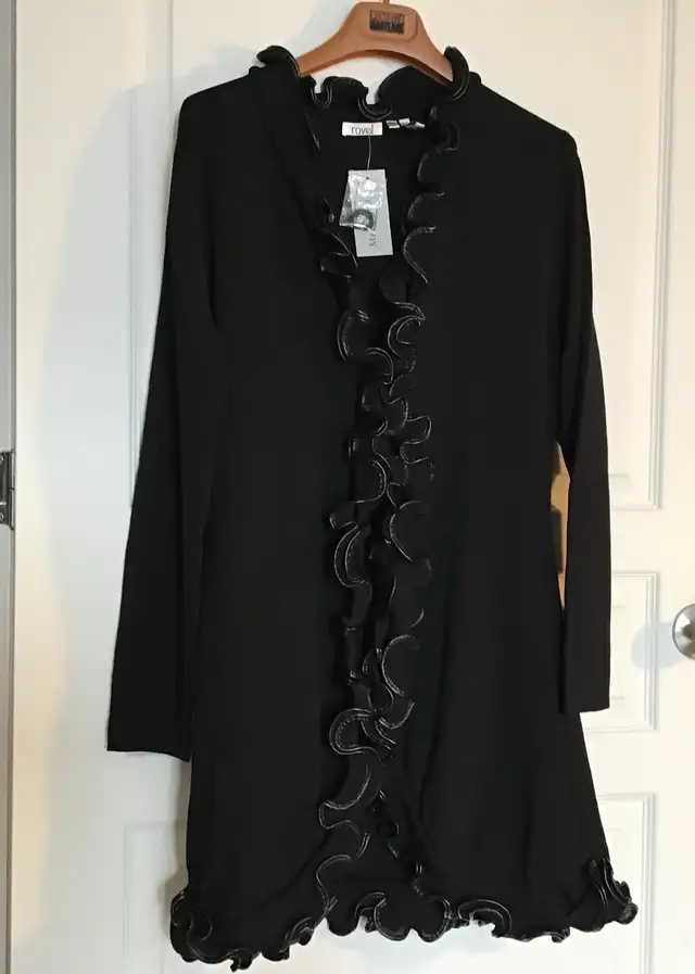 CHANDAIL  MANTEAU   NEUF  DAME