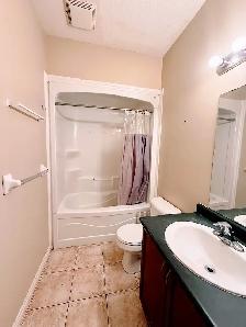 Furnished 5 Bedrooms Suite at University Ave. & King St. for ren - Photo 10