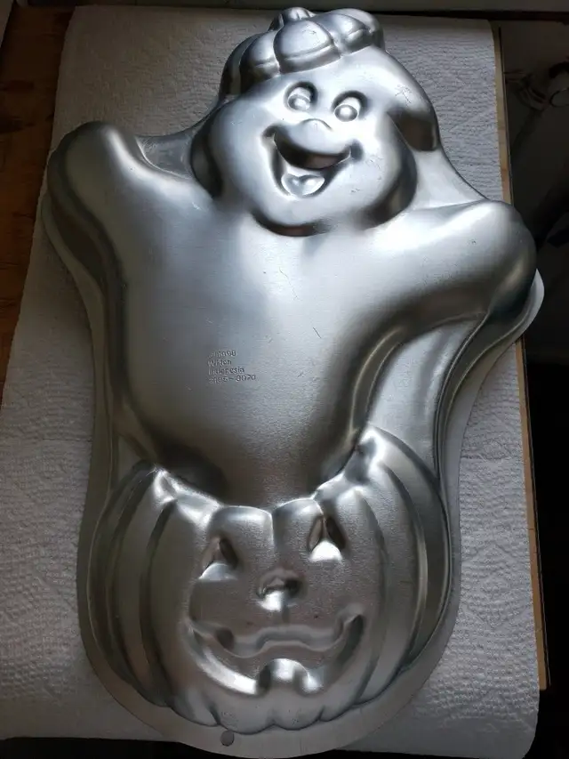MOULE À GÂTEAU POUR HALLOWEEN FLAMBANT NEUF!
