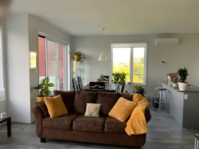 CESSION DE BAIL – SUPERBE CONDO 2 CH | 3e & dernier étage
