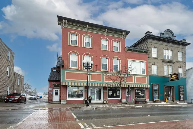 Bright, Open-Concept 1-Bedroom Apartment in Central Kemptville