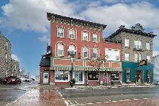 Bright, Open-Concept 1-Bedroom Apartment in Central Kemptville