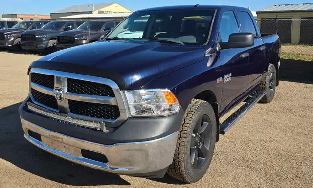 2017 RAM 1500 SXT CREW CAB 4X4