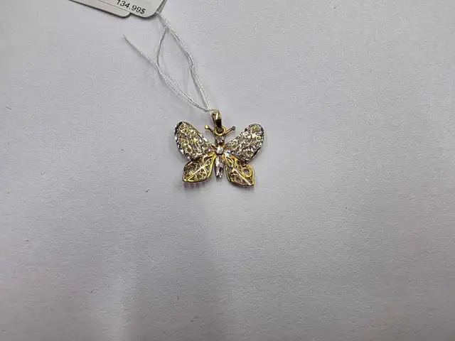 breloque en or 10k Petit papillon